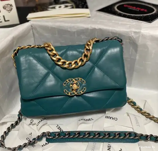 First Bag Ru BAG FLAP 19 CHANEL 0630